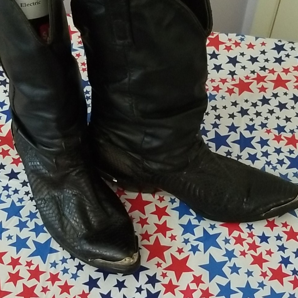 Men's black snakeskin boots